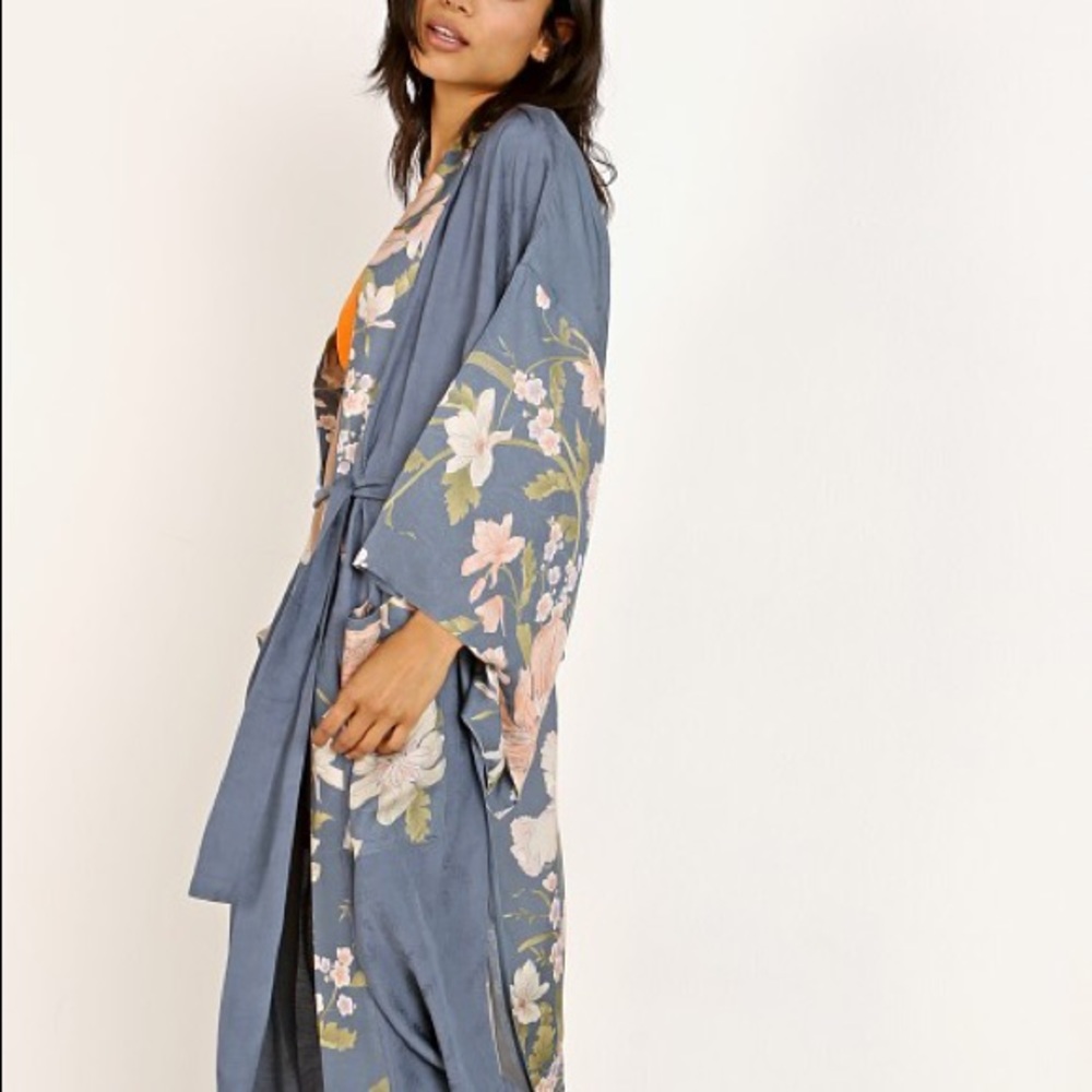 Spell Waterfall Kimono - Picture 10 of 10